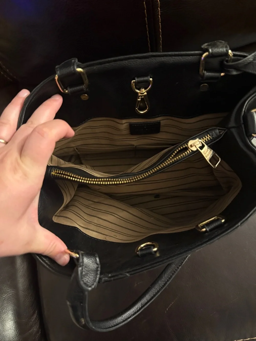 Louis Vuitton Textured Black Leather Bag - Picture 3 of 8